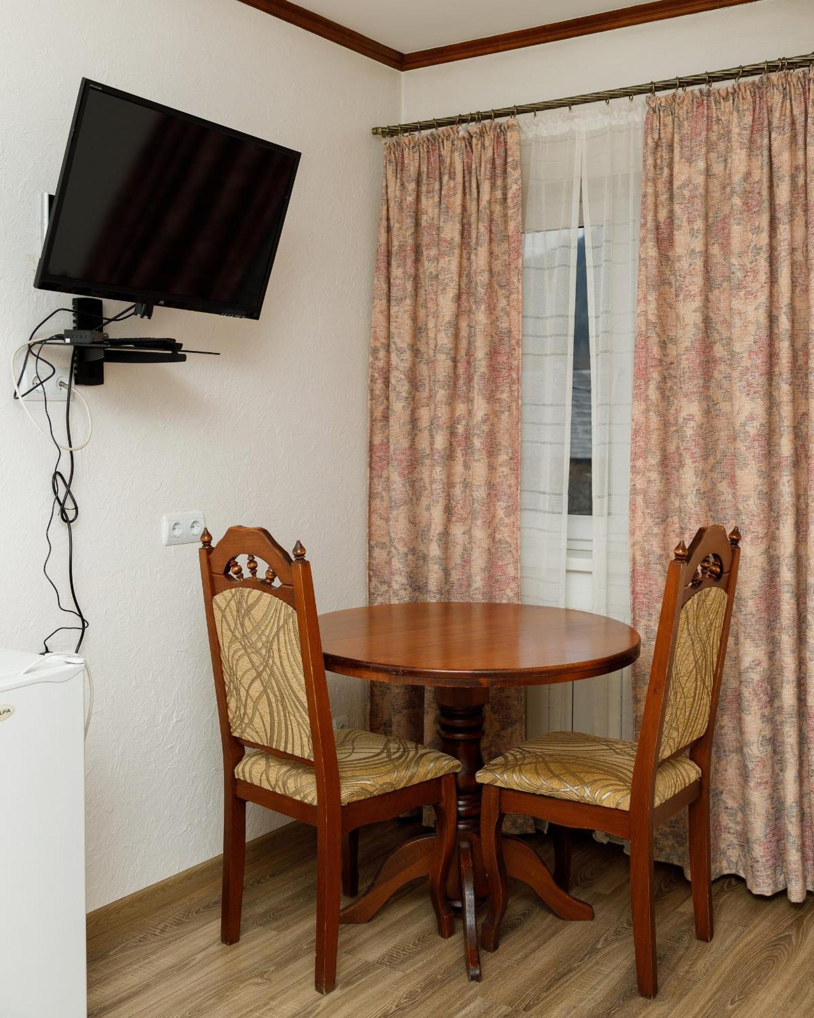 Gostyniy Dvir Synevir Hotell Synevyr Exteriör bild