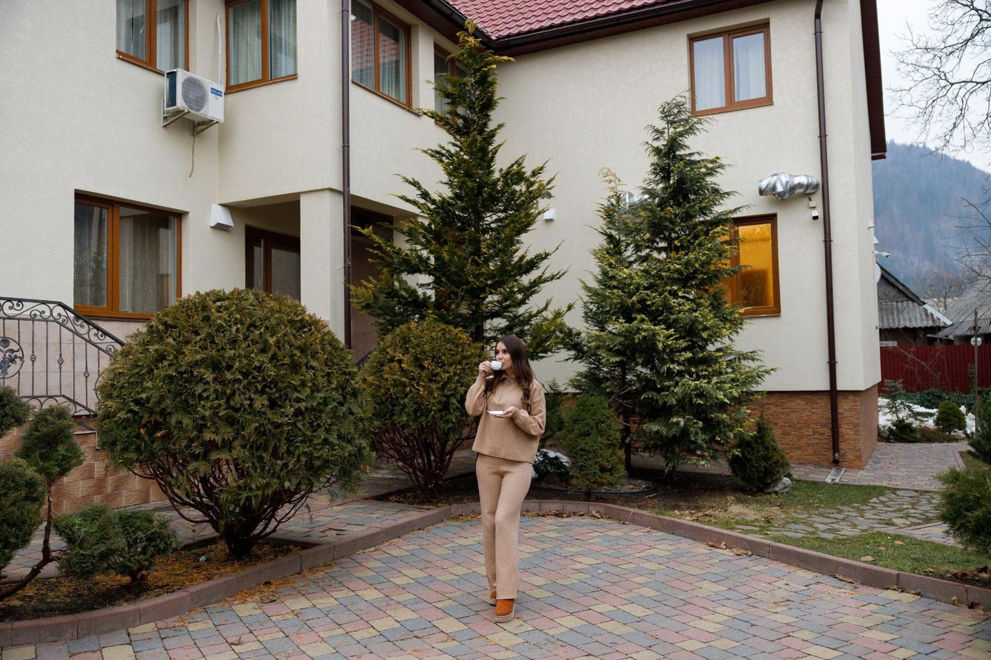 Gostyniy Dvir Synevir Hotell Synevyr Exteriör bild